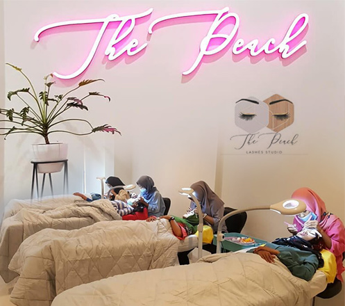 Natural Eyelash Extension + Free 1x Retouch dari The Peach Studio